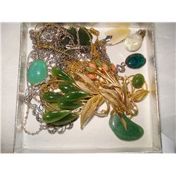 LOT OF JADE PENDANTS ON CHAINS AND TWO JADE PINS