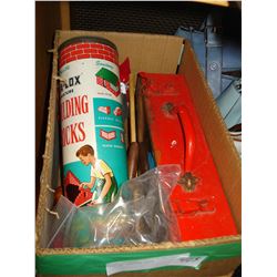 LOT OF VINTAGE TOYS