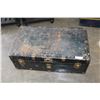Image 1 : VINTAGE STEAMER TRUNK