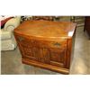 Image 1 : OAK SKLAR PEPPLAR CREDENZA