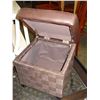 Image 2 : TINY STORAGE OTTOMAN
