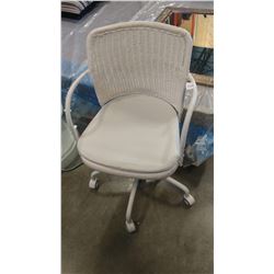 WHITE ROLLING OFFICE CHAIR