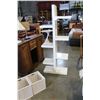 Image 1 : WHITE MODERN SHELF WITH BASKETS