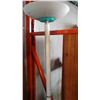 Image 2 : WHITE FLOOR LAMP