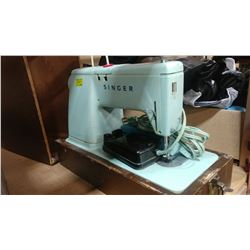 VINTAGE SINGER SEWING MACHINE