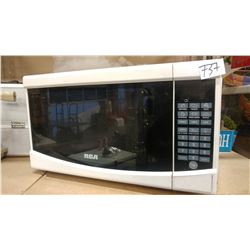 WHITE RCA MICROWAVE