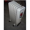 Image 1 : OIL HEATER