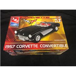 AMT/ERTL 1957 CORVETTE CONVERTIBLE 1:25 SCALE MODEL KIT (IN BOX)