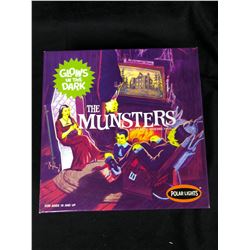 POLAR LIGHTS THE MUNSTERS ALL PLASTIC ASSEMBLY KIT (IN BOX)