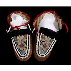 Iroquois Native Indian Beaded Leather Moccasins