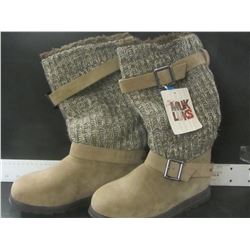 New women's Original Mukluks Winter boots size 9
