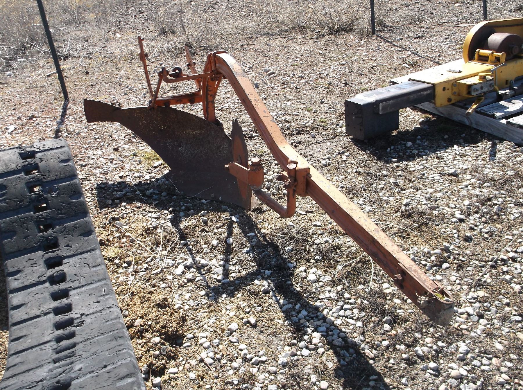How deep will a single bottom plow dig How deep will a single bottom plow dig