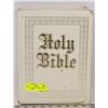 Image 1 : VINTAGE THE HOLY BIBLE LARGE TYPE EDITION