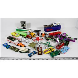 BOX OF DIE CAST CARS, TRUCKS & PLANES.