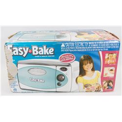 EASY BAKE OVEN IN ORIGINAL BOX-  WORKS