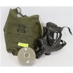 1950'S KOREAN WAR US GAS MASK WITH POUCH