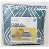 Image 1 : ROOM ESSENTIALS TWIN XL COMFORTER