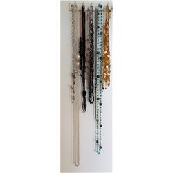 22 - LOT OF 10 VINTAGE NECKLACES