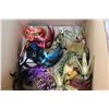 Image 2 : BOX OS MASQUERADE MASKS