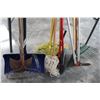 Image 2 : SNOWSHOVEL RAKE AND SHOVEL