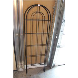 2 METAL GARDEN TRELLIS