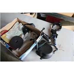 BOX OF WORK GLOVES