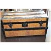 Image 2 : VINTAGE TRUNK WITH PATTERN MOTIF