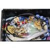 Image 2 : EASTERN LACQUER BOX AND JEWELLRY