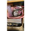Image 1 : BATHROOM SCALE AND ITEMS