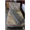 Image 2 : ZEBRA LOUNGE WITH CUSHIONS
