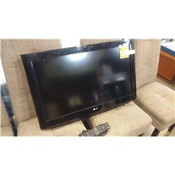 LG 32 INCH TV WITH REMOTE