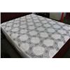 Image 3 : QUEENSIZE MATTRESS AND BOX
