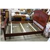 Image 2 : QUEENSIZE MODERN BEDFRAME