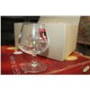 Image 3 : WICKER BASKET AND GLASSES