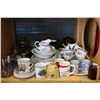 Image 1 : SHELF LOT OF MISC HOUSEWARES