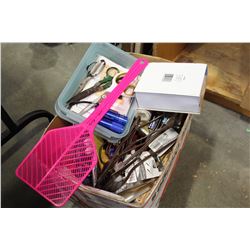 BOX OF HOUSEHOLD ACCESSORIES