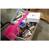Image 1 : BOX OF HOUSEHOLD ACCESSORIES