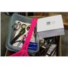 Image 2 : BOX OF HOUSEHOLD ACCESSORIES