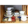 Image 1 : SHELF LOT OF CORNING WARE AND BAKEWARE