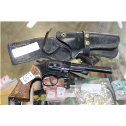 177 CALIBER PELLET GUN IN HOLSTER