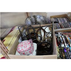 2 WALL CANDLE HOLDERS AND DECORATIVE VASE