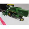 Image 4 : Ertl John Deere 6600 Toy Combine