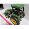 Image 3 : Ertl 2755 John Deere Tractor (adjustable scoop)
