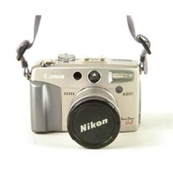 Lot# 102  CAMERA: CANNON POWERSHOT G2 DIGITAL CAMERA OUTFIT.  