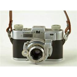 Lot# 105  CAMERA: MISCELLANEOUS LOT OF CAMERA ITEMS.  