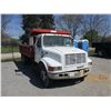 Image 2 : 1995 INTERNATIONAL 4700 FLATBED DUMP, VIN/SN:1HTSCABK5SH679565 - S/A, IHC DIESEL ENGINE, ALLISON A/T