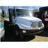Image 2 : 2007 INTERNATIONAL 4300 FLATBED DUMP, VIN/SN:1HTMMAAL47H463374 - S/A, IHC DIESEL ENGINE, A/T, 17' FL