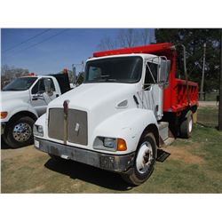 1998 KENWORTH DUMP, VIN/SN:3BKMHD7X1WF771233 - S/A, CAT 3126 ENGINE, 6 SPEED TRANS, 32,000 LB GVWR,