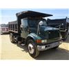 Image 2 : 1999 INTERNATIONAL 4700 DUMP, VIN/SN:1HTSCABR3XH671047 S/A, GVWR 34,000#, IHC DIESEL ENGINE, 6 SPEED