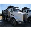 Image 2 : 2018 KENWORTH T800 DUMP, VIN/SN:1NKDL40XXJJ188579 - TRI-AXLE, 500 HP CUMMINS ISX-15 ENGINE, ALLISON